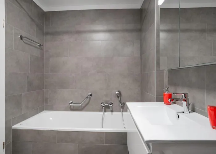 Loctowers A4-8-2 By Interhome * Λοκάρνο